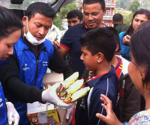 Global Peace Foundation and APPSA volunteers distribute food