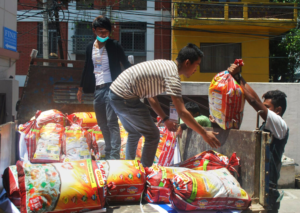 Rise Nepal Volunteers load rice bags