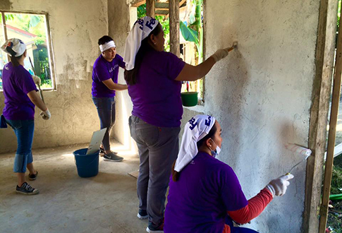 Global Peace Foundation Volunteers paint community center and school.