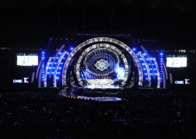 EXO Works the Crowd