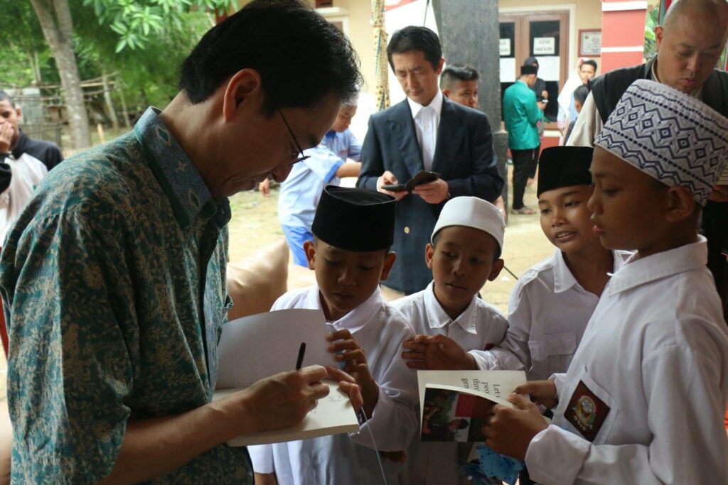 GPF Senior Vice President with Indonesian students