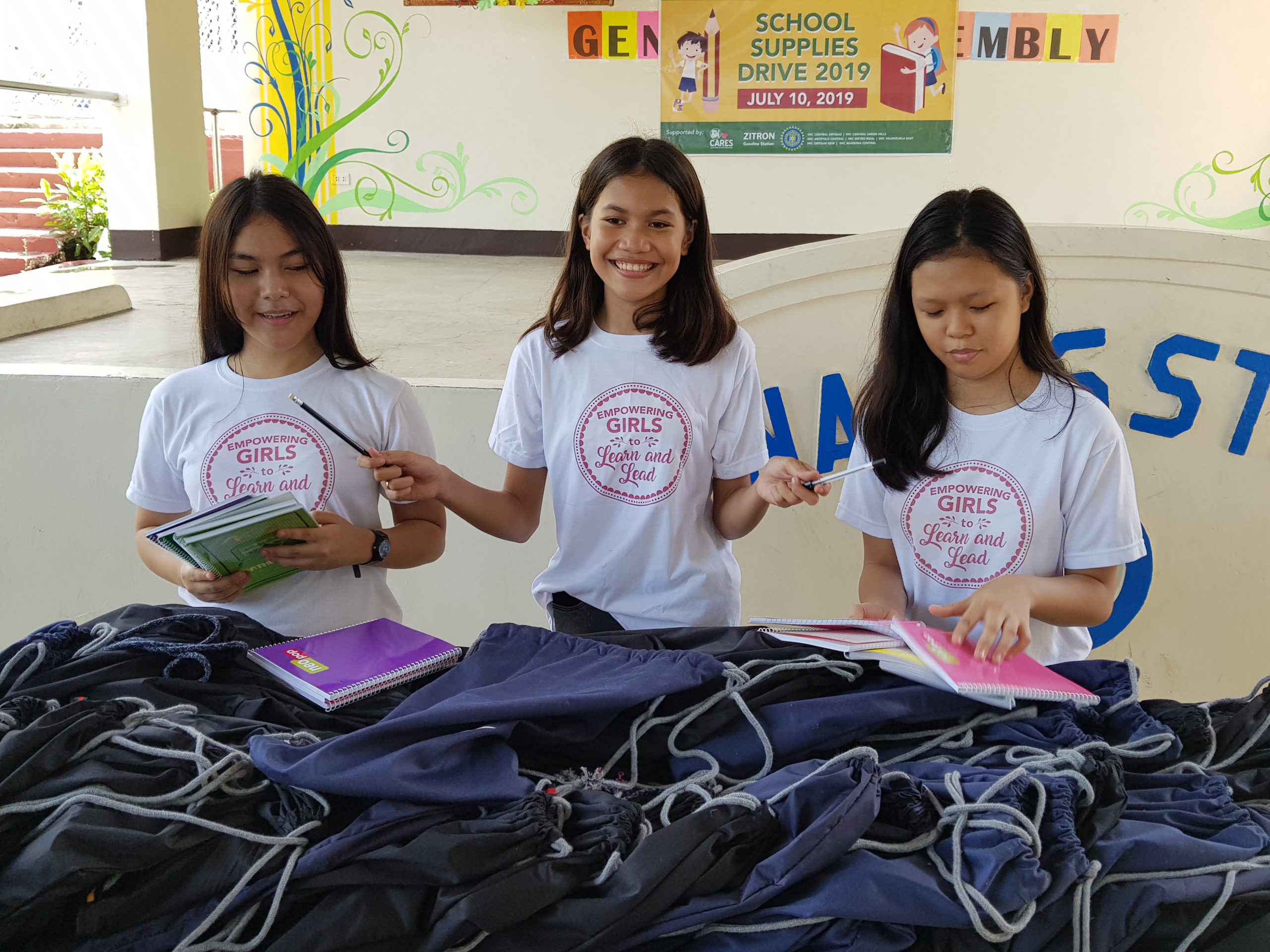 Volunteers at Philippines School Supply