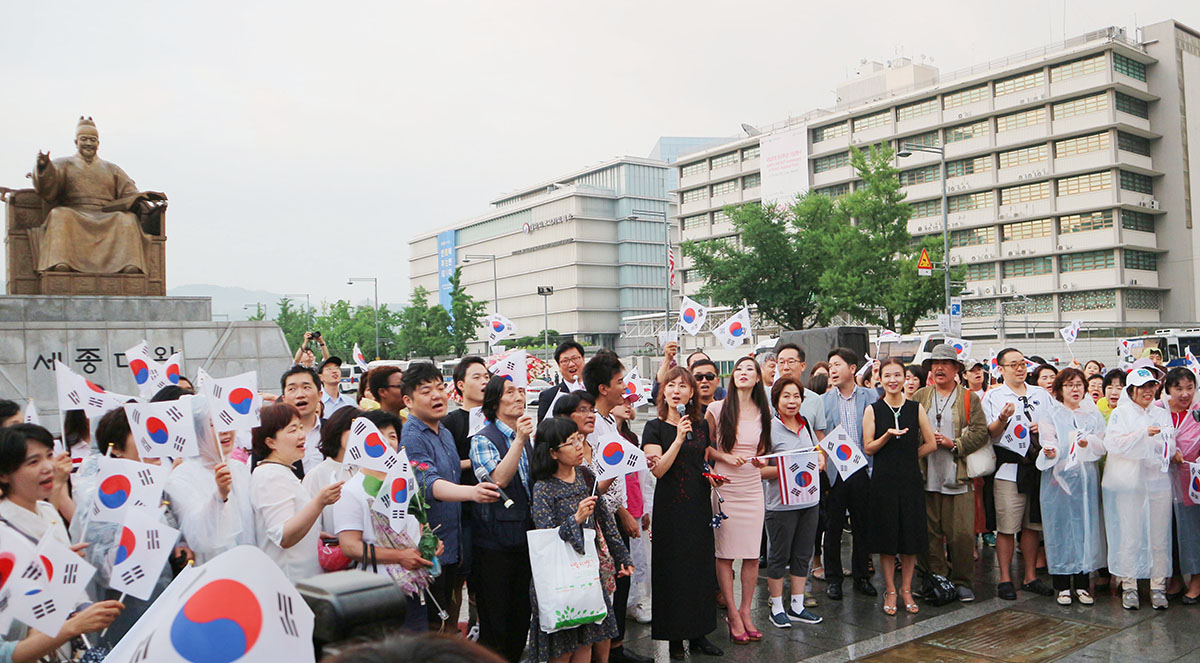 Crowd gathers for Peace vigil