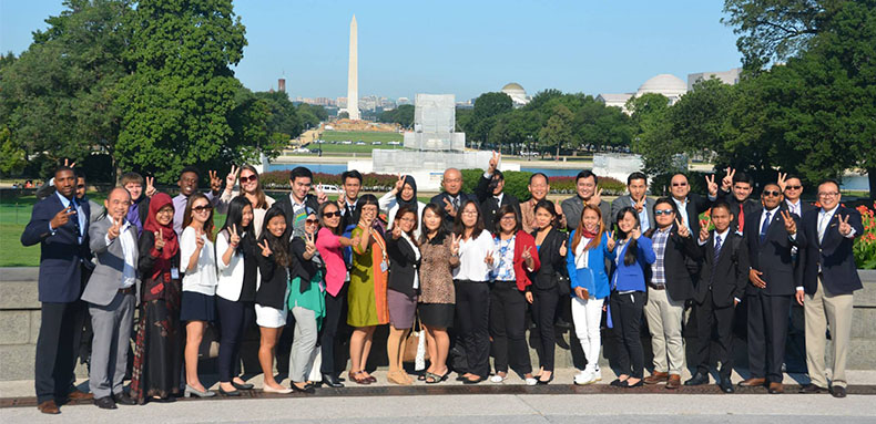 IYLA group photo Washington Monument