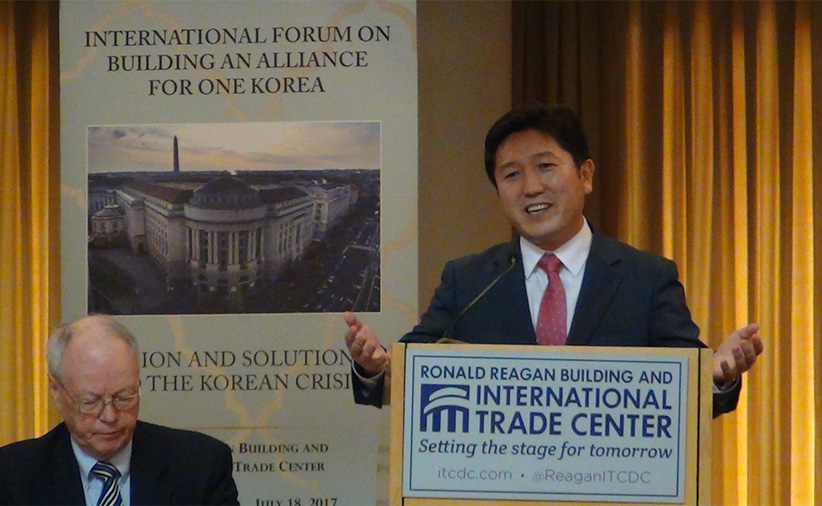 Inteck Seo welcomes One Korea forum attendees
