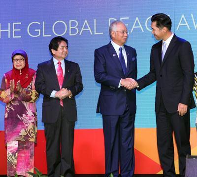PM Najib and GPF Chairman Hyun Jin Moon at GPC 2013
