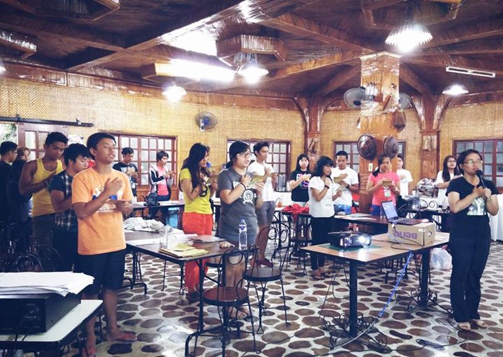Reciting the PeaceBuilder's Pledge at GPV Philippines Camp 2015