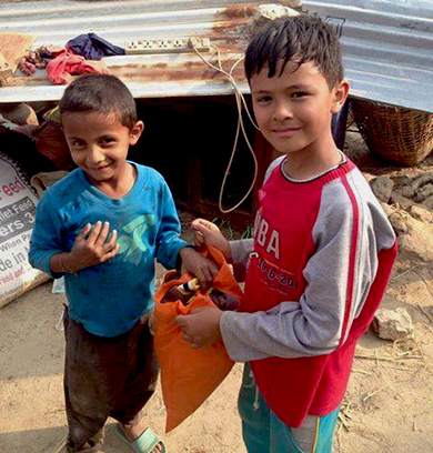 RiseNepal Volunteers engage with Nepalese children 