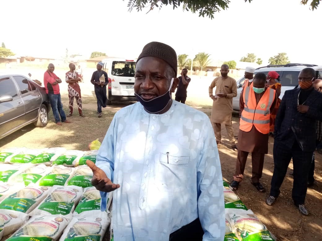 Sheikh Halliru Maraya helps deliver goods