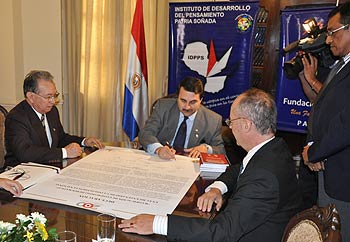 Paraguayan VP Federico Franco signs the 