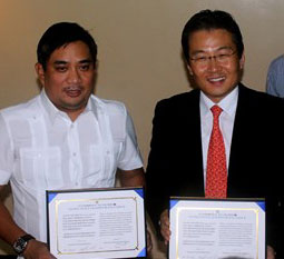Gov. Aurelio Umali and GPF Korea President David Yoo