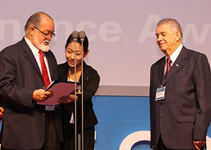 Sir James Mancham(left) presents the Governance Award to Brazilian Senator Nelson Marquezelli 