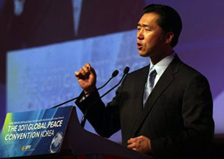 Global Peace Foundation Chairman, Dr. Hyun Jin Moon welcomes delegates to the 2011 GPC Seoul, Korea.