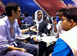 Youth delegates discuss the drafting of the Bandung Declaration. 