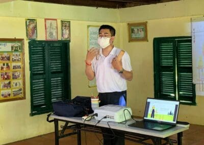 Cambodia Volunteers teach on the Environment