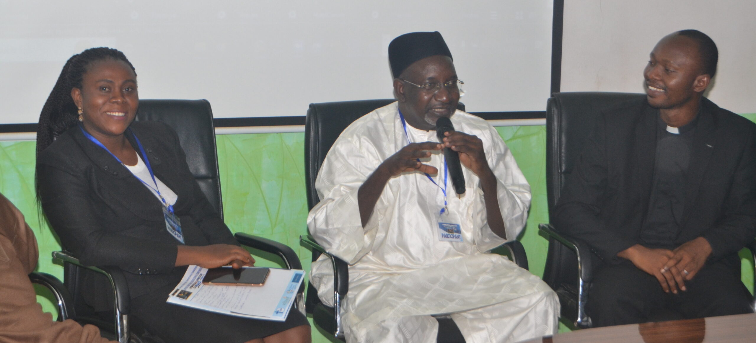 Sheikh Halliru Abdullahi Maraya (Center) speaks at the International Day of Peace 2022 forum in Kaduna State