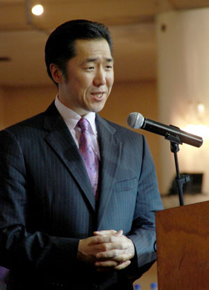 hyun-jin-moon-speaks-at-global-peace-leadership-conferene-paraguay