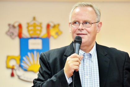 Dr. Tony Devine, vice president of the Global Peace Foundation speaks at Pontifical University, Goias, Brazil. Photo Credit: Weslley Cruz, PUC Goiás
