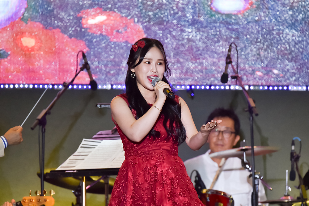 Singing passionately for the reunification of Korea, Yu Minji performed at the #KoreanDream: Action for Korea United Festival!!