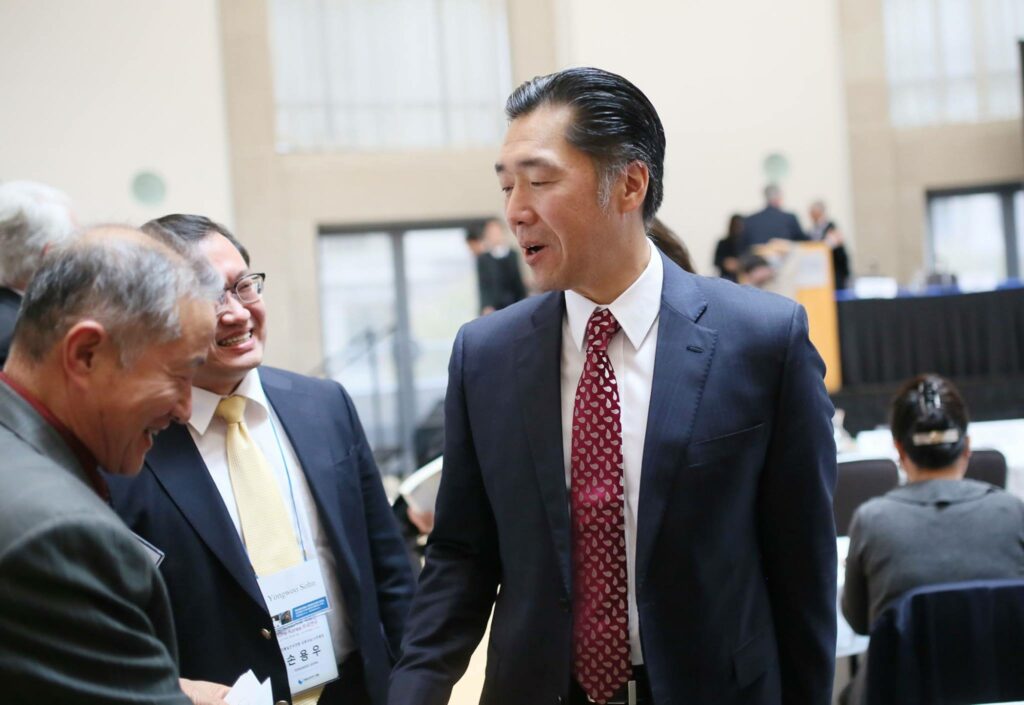 Dr. Moon, chairman of GPF greets One Korea forum delegates