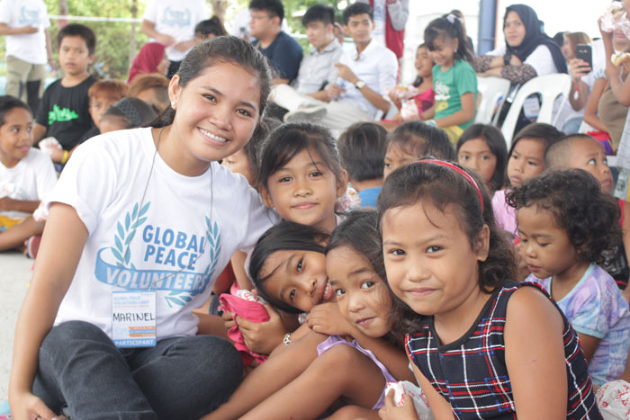 Global Peace Volunteer with children of Sitio Tubo-Tubo, Brgy