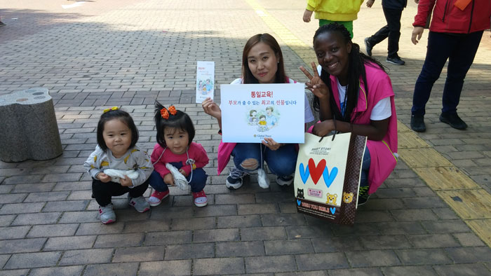 GPW Volunteers with South Korean Children