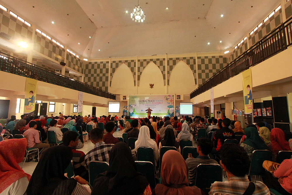 Global Peace Youth Interfaith Assembly (GPYIA) brought along a number of influential speakers at the Auditorium of Islam Negeri Sunan Ampel Surabaya University