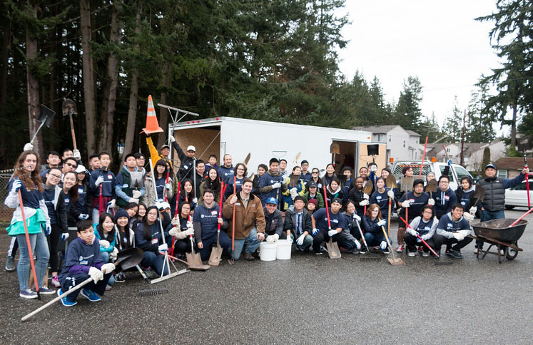 Lynnwood City Cleanup Group Photo