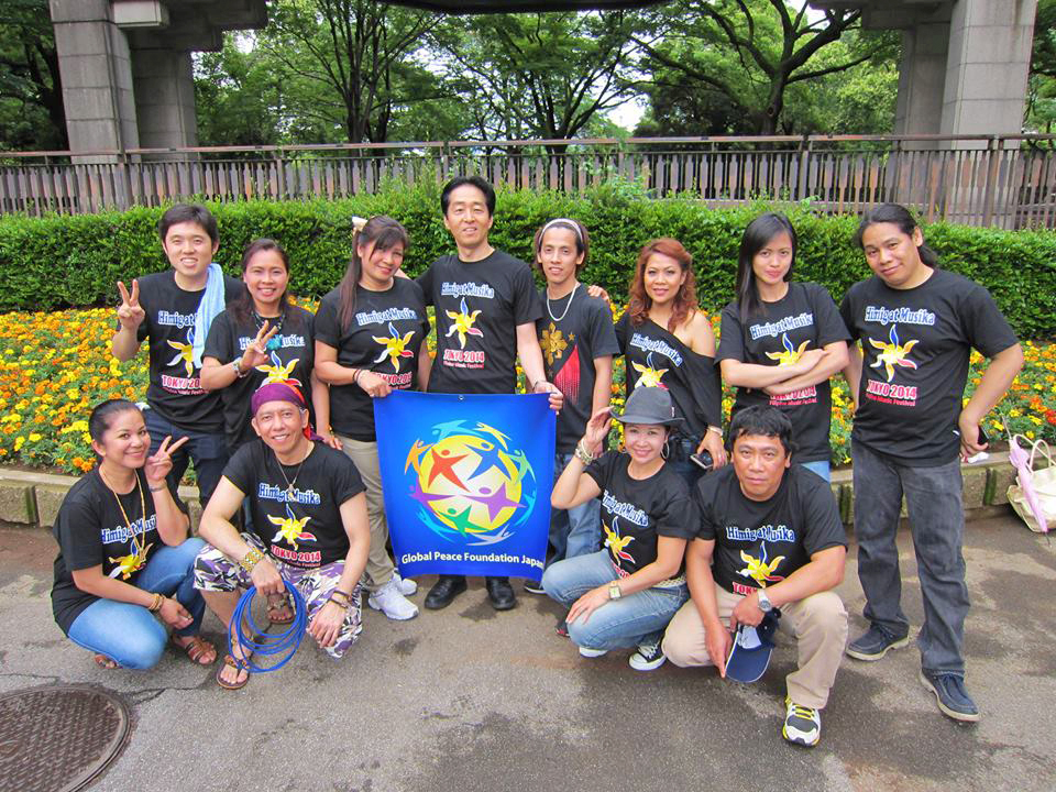 Mr. Aya Goto, Chairman of Global Peace Foundation Japan with volunteers.