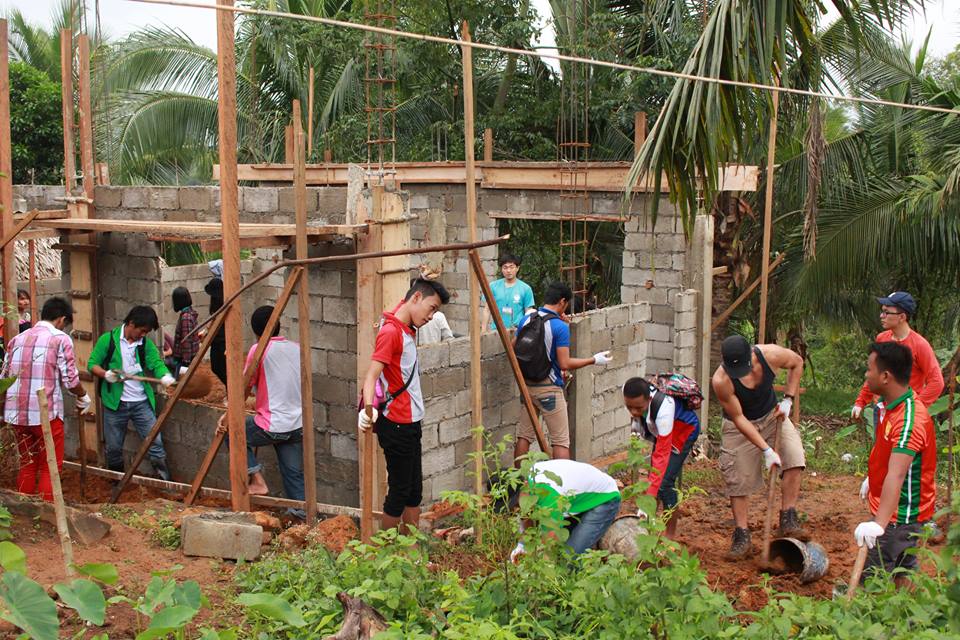 Building an Alternative Learning Systems Learning Center for the community of Sitio Pureg.