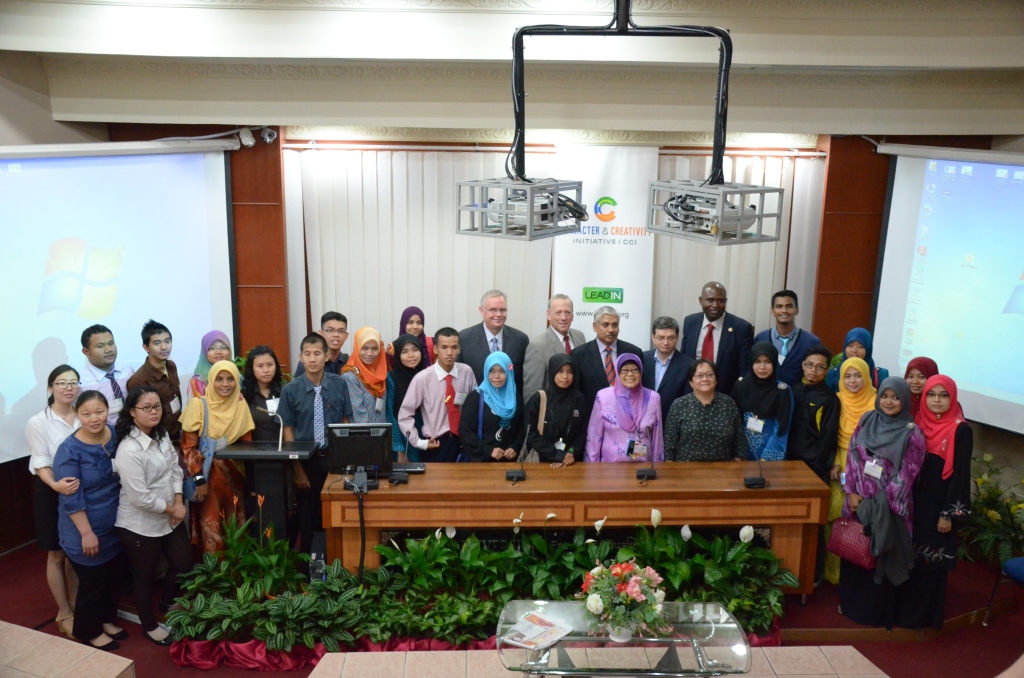 Group photo of Character and Creativity Summit at Global Peace Convention 2013