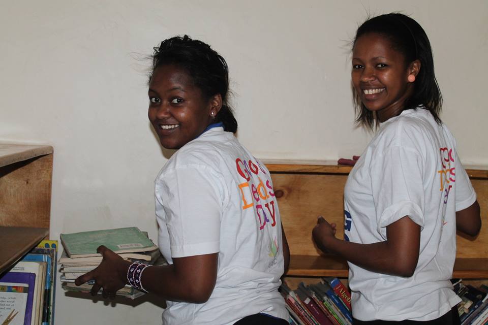 Volunteers Clean Library for Good Deeds Day