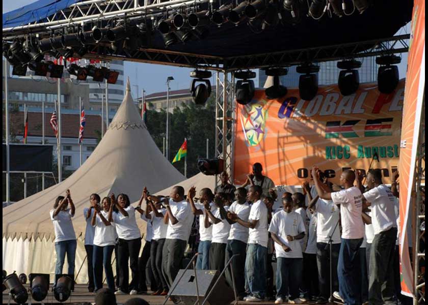 Young volunteers sing at the Global Peace Festival 2008 Nairobi, Kenya