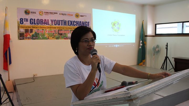 Global Peace Foundation representative Mrs. Mabuhay Queen address students.