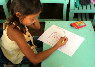 Global Youth Exchange participants ask students to draw their dreams.