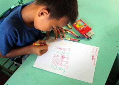 Global Youth Exchange participants ask students to draw their dreams.