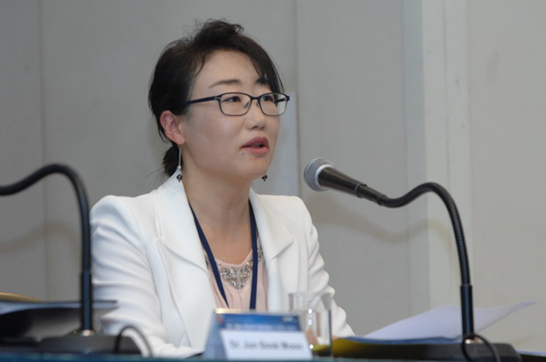 Mrs. Shin Sook Kim, Secretary-General of Global Peace Women, presents at the session.