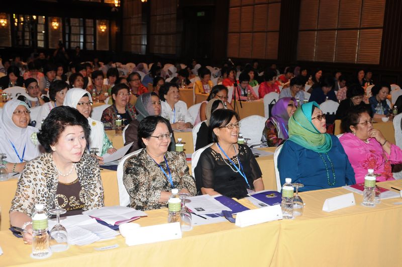 Women leaders from around South East Asia, including Dr. Nona Ricafort, Commissioner of Higher Education from the Philippines attend the Global Peace Women Launch in Malaysia.