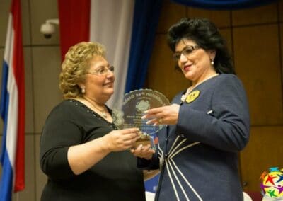 Señora María Ester Jimenez gives Feliciana Estela Acosta award, Living for the Sake of Others Award, Global Peace Foundation - Paraguay