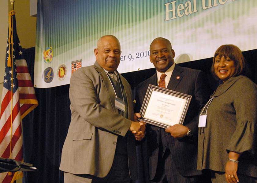 Senator Emanuel Jones presents awards to significant leaders at the Strengthening Families and Communities Coalition Summit in Atlanta, Georgia.