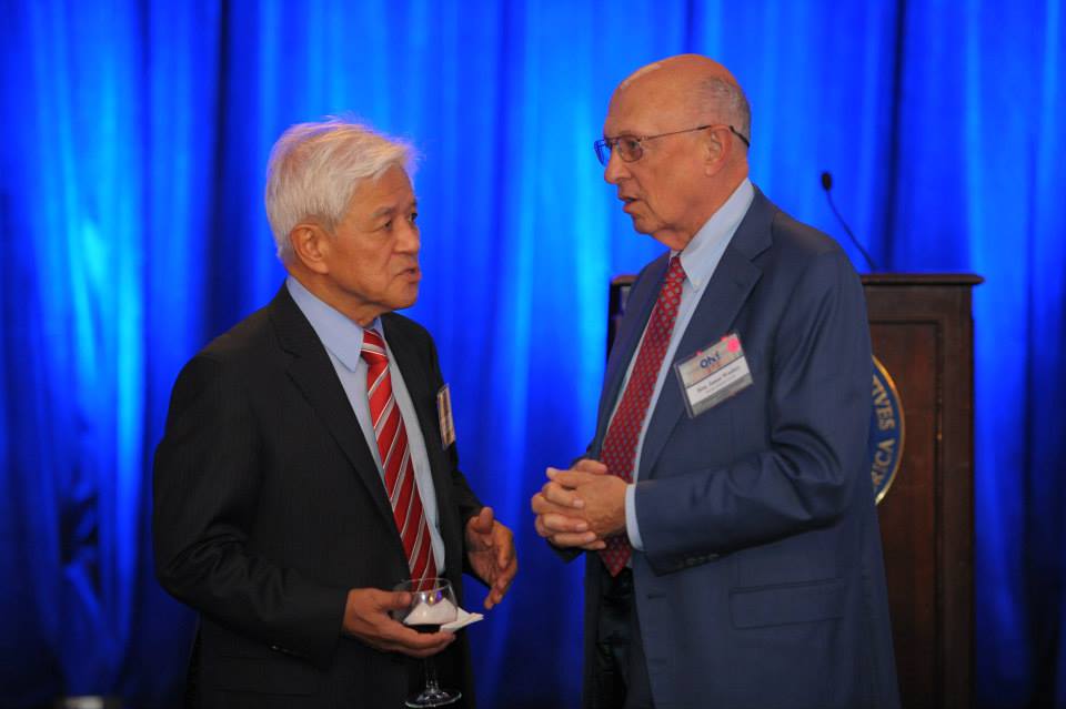 (left to right) Dr. Jai Ryu, founder of the One Korea Foundation and Hon. James Woolsey, former Director of the Central Intelligence Agency at the banquet reception.