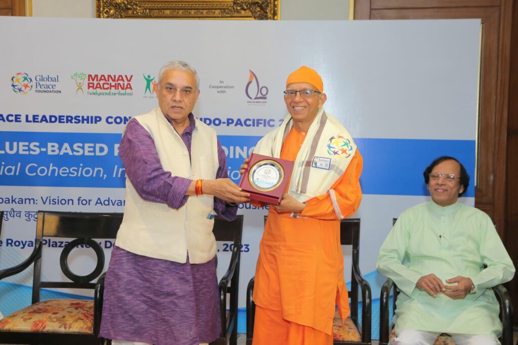 Dr. Markendey Rai presents a token gift to Swami Shantatmananda, Secretary, Ramakrishna Mission.