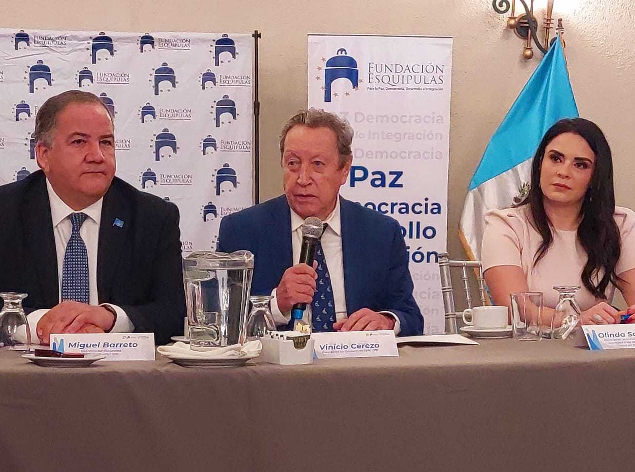 From left to right in the photo: Miguel Barreto, Resident Coordinator of UN Guatemala; Vinicio Cerezo, Former President of Guatemala; and Olinda Salguero, President of the Esquipulas Foundation.