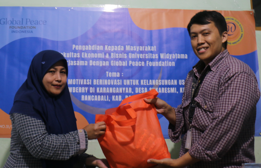 GPF Indonesia partnered with Widyatama University to provide training on "entrepreneurship and agricultural product innovation" for the people of Sukaresmi Village in West Java.