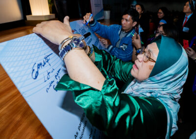 Participants signing the Educators Congress Pledge of Commitment